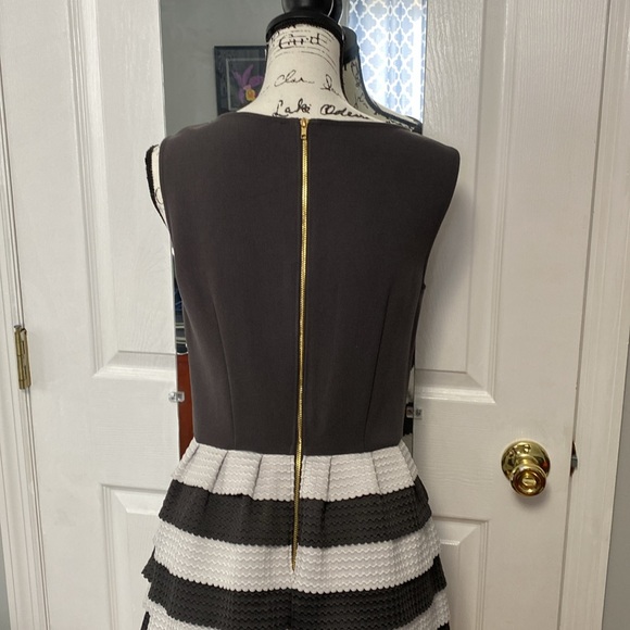 Dress - Picture 5 of 7